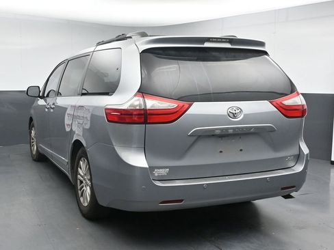 Used 2016 Toyota Sienna XLE Premium FWD image 6