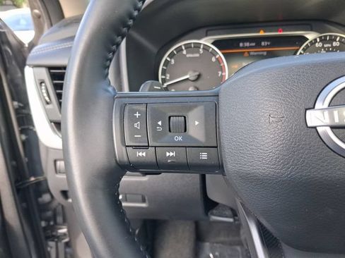 Used 2025 Nissan Rogue SV w/ SV Premium Package FWD image 18