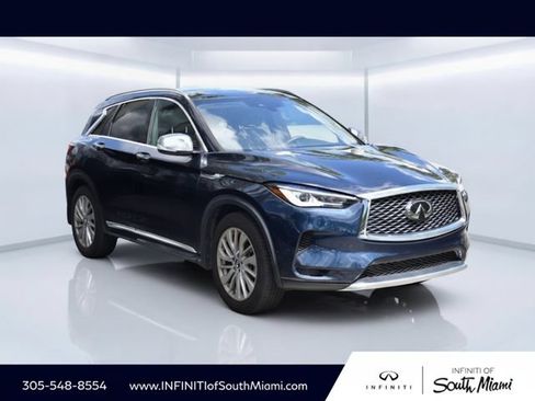 Used 2023 INFINITI QX50 Luxe w/ Accent Package FWD image 3