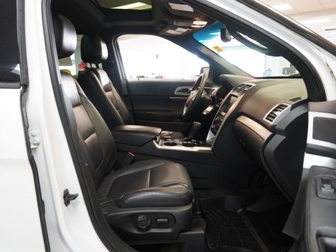 Used 2014 Ford Explorer XLT w/ Equipment Group 202A image 27