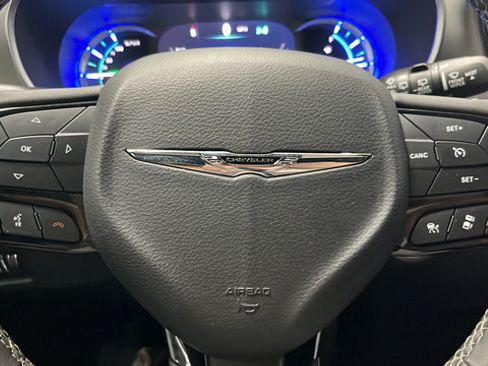 Used 2023 Chrysler Pacifica Limited w/ S Appearance Package FWD image 16