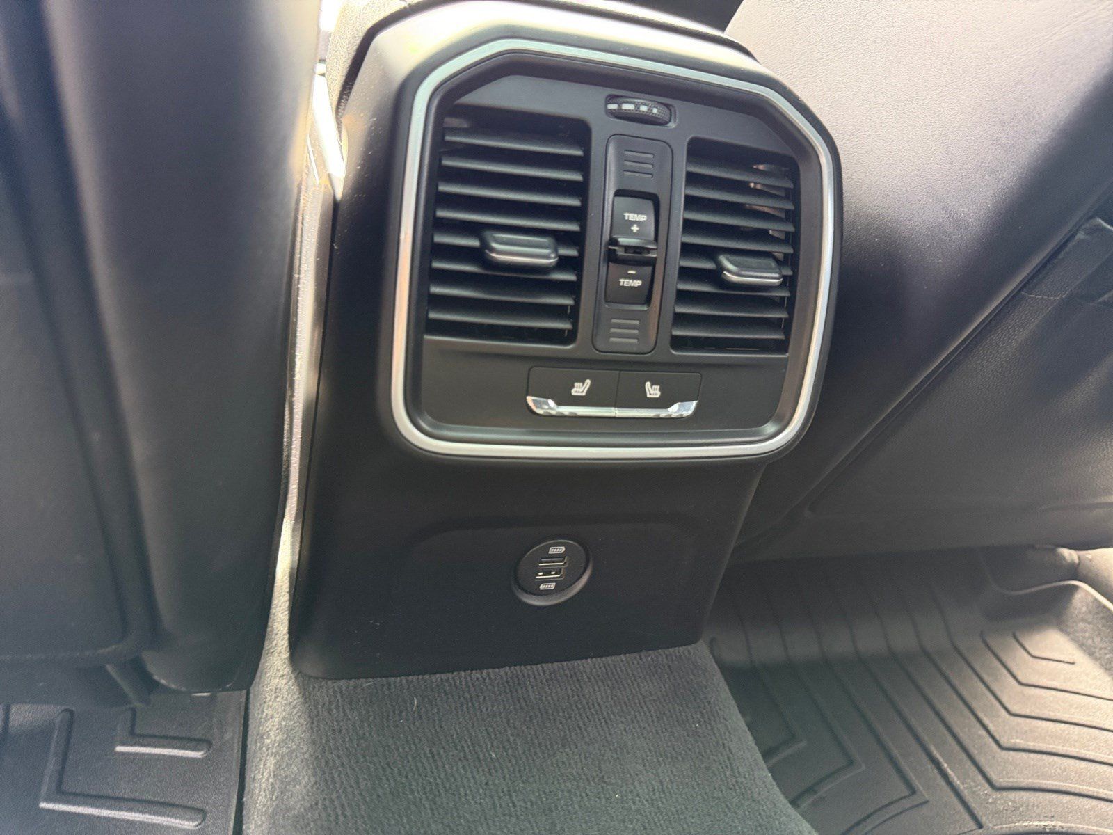 Used 2017 Porsche Macan AWD/4WD image 30