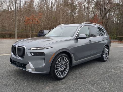 Used 2025 BMW X7 xDrive40i w/ Premium Package image 2