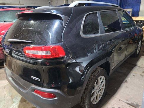 Used 2017 Jeep Cherokee Latitude w/ Cold Weather Group image 3