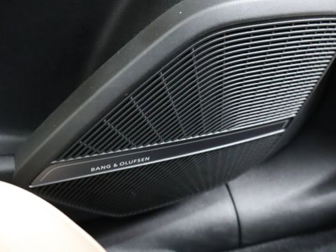 Used 2023 Audi Q5 e Premium Plus w/ Premium Plus Package image 15