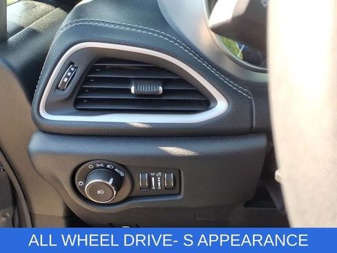 Certified 2023 Chrysler Pacifica Touring-L w/ S Appearance Package AWD/4WD image 21