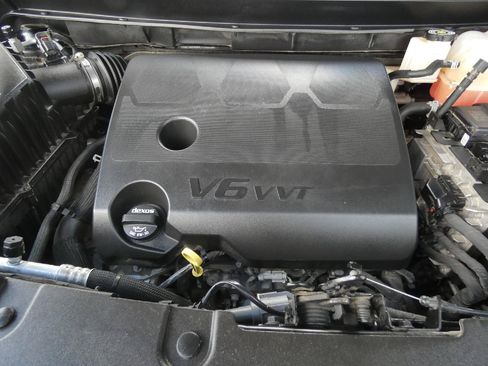 Certified 2023 Chevrolet Traverse LT w/ LPO, Floor Liner Package AWD/4WD image 18