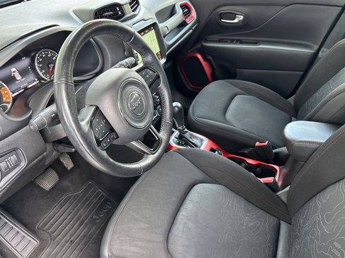Used 2022 Jeep Renegade Trailhawk AWD/4WD image 9
