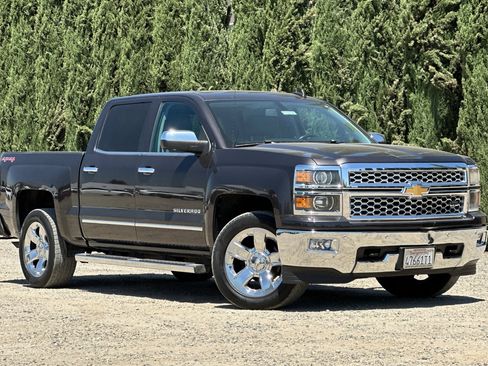 Used 2015 Chevrolet Silverado 1500 LTZ w/ LTZ Plus Package AWD/4WD image 2