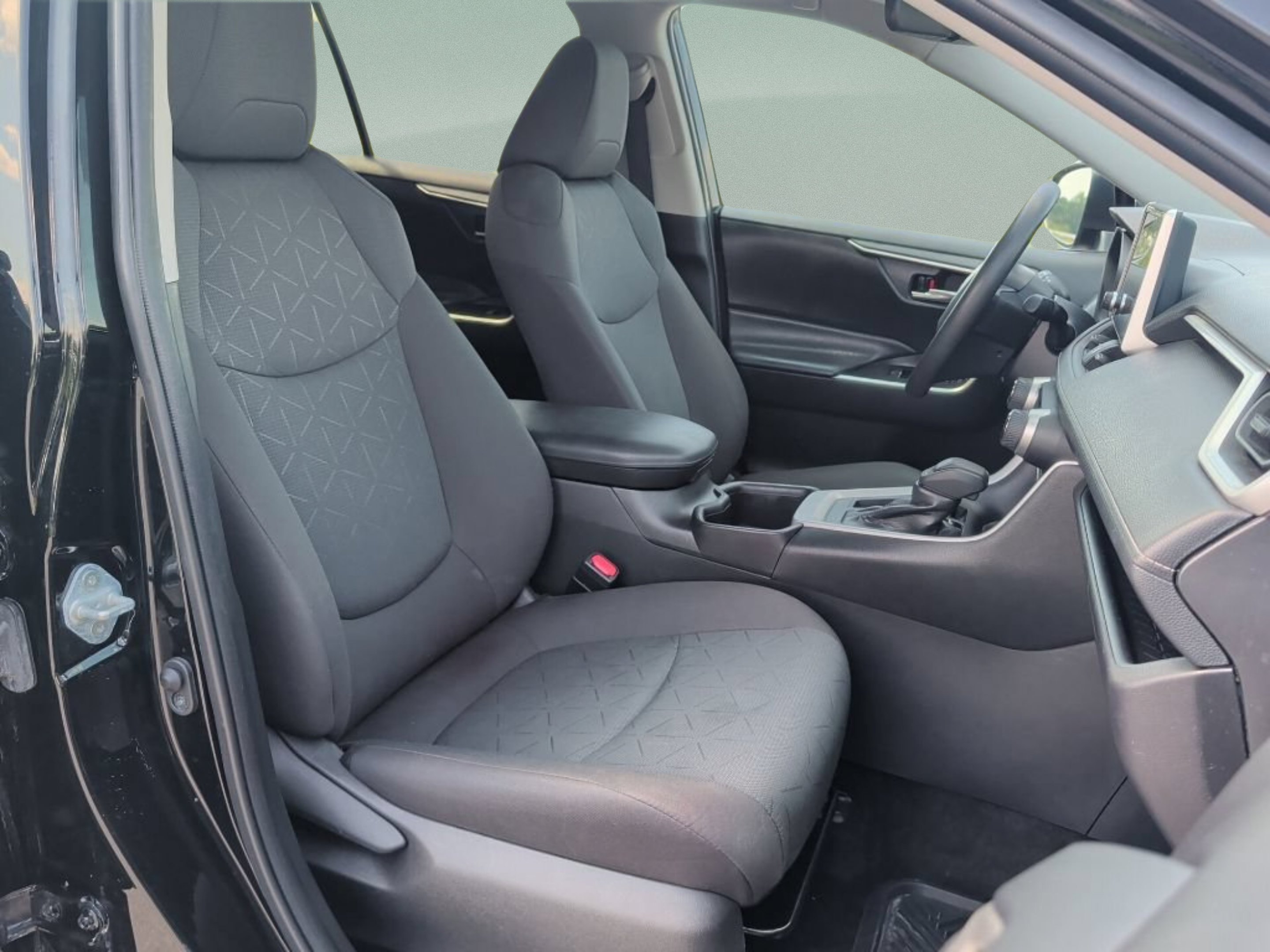 Used 2024 Toyota RAV4 XLE FWD image 38