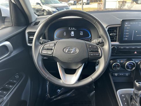 Used 2023 Hyundai Venue SEL w/ Cargo Package image 15