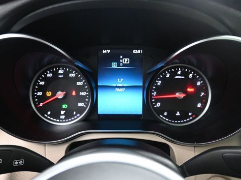 Used 2022 Mercedes-Benz GLC 300 w/ Premium Package Lite image 11