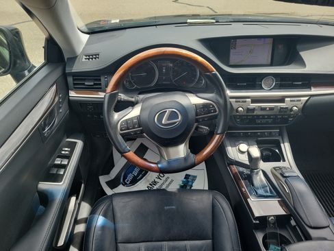 Used 2018 Lexus ES 350 w/ Luxury Package w/Wood Trim FWD image 10