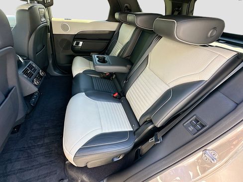 Used 2021 Land Rover Discovery HSE R-Dynamic image 26