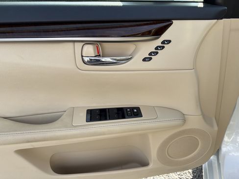 Used 2014 Lexus ES 350 4dr Car w/ Premium Package image 13