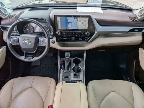 Used 2021 Toyota Highlander Platinum FWD image 27