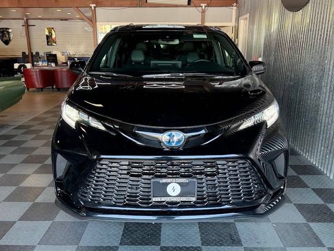 Used 2025 Toyota Sienna XSE AWD/4WD image 5