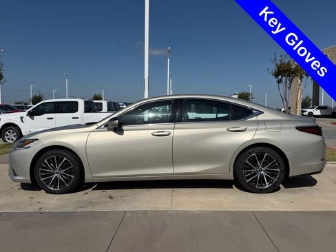 Used 2024 Lexus ES 350 w/ Premium Package FWD image 10