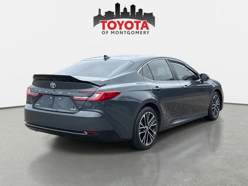 Used 2025 Toyota Camry XLE image 3