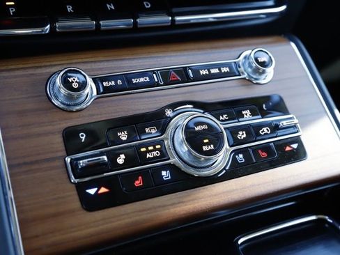 Used 2020 Lincoln Aviator Reserve w/ Equipment Group 202A image 29