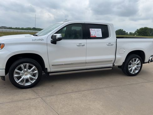Used 2025 Chevrolet Silverado 1500 High Country AWD/4WD image 5