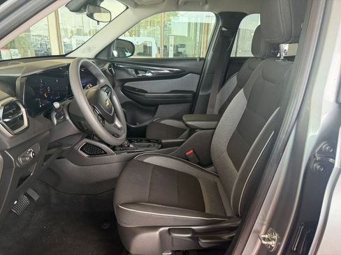 Used 2025 Chevrolet TrailBlazer LT image 30