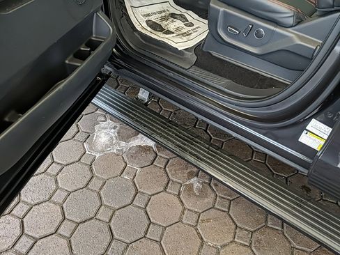 Used 2022 Ford Expedition Max Limited image 16