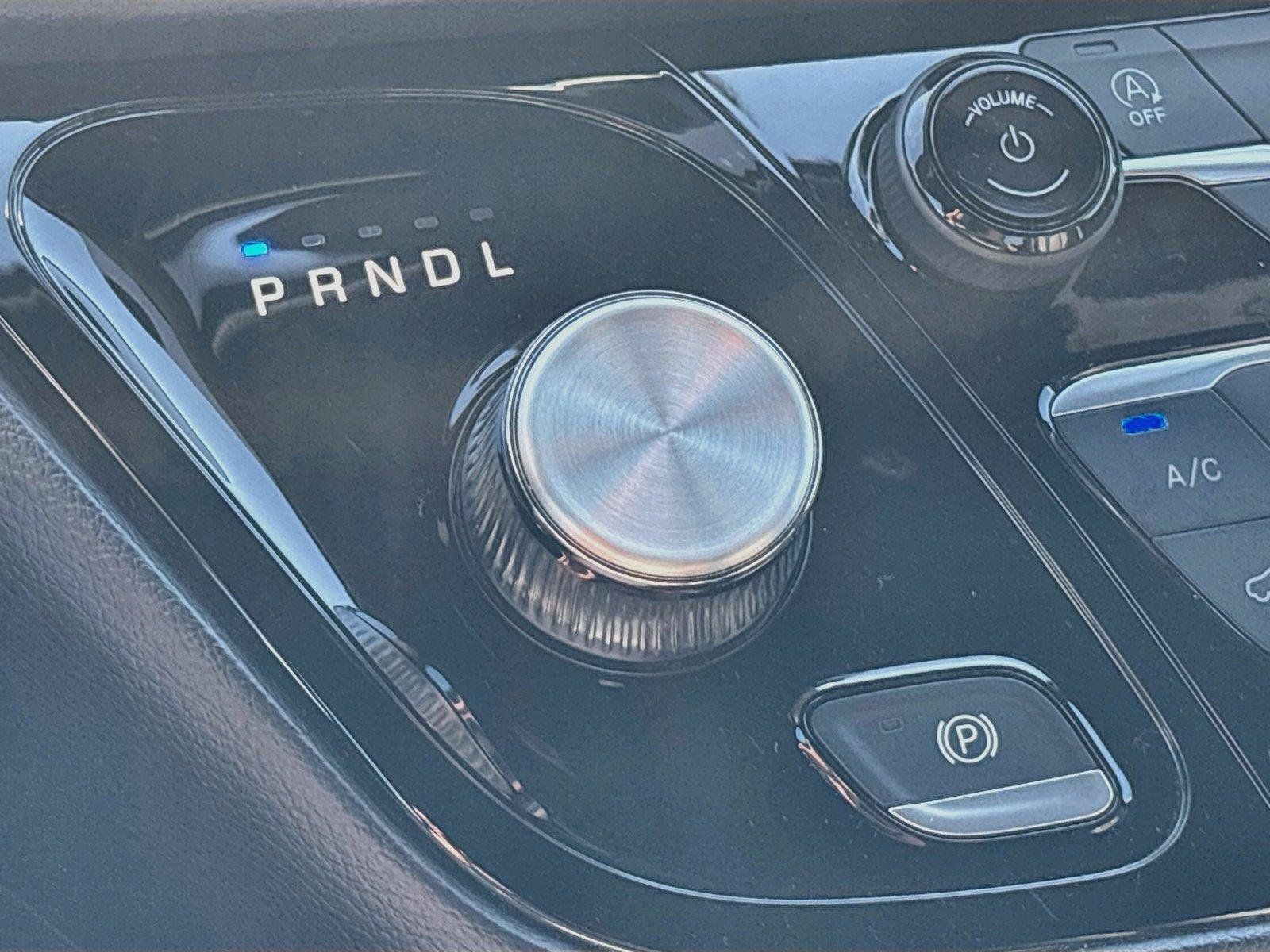 Certified 2025 Chrysler Pacifica Select FWD image 15