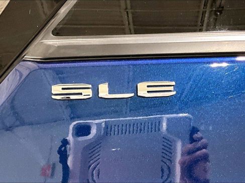 Used 2023 GMC Terrain SLE w/ Driver Convenience Package image 9