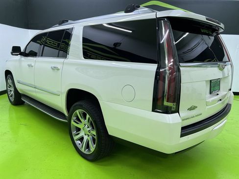 Used 2015 Cadillac Escalade ESV Luxury AWD/4WD image 7