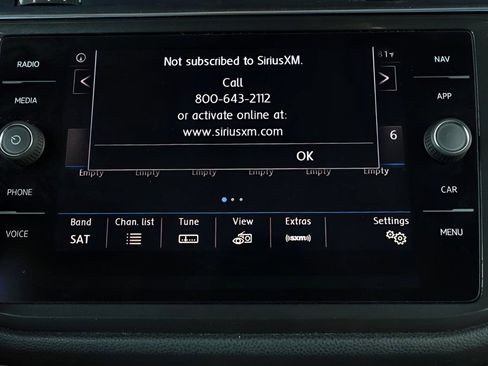 Used 2018 Volkswagen Tiguan SEL Premium image 28