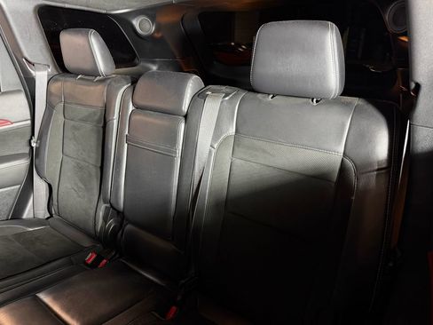 Used 2015 Jeep Grand Cherokee SRT AWD/4WD image 15