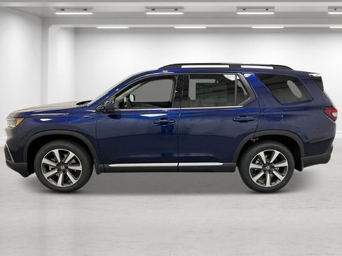 New 2025 Honda Pilot Touring image 2