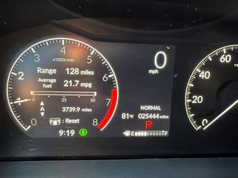 Used 2025 Honda Pilot TrailSport image 18