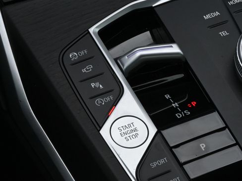 Used 2024 BMW 330i Sedan w/ Premium Package image 21