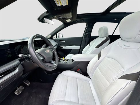 Used 2024 Cadillac XT4 Sport image 20