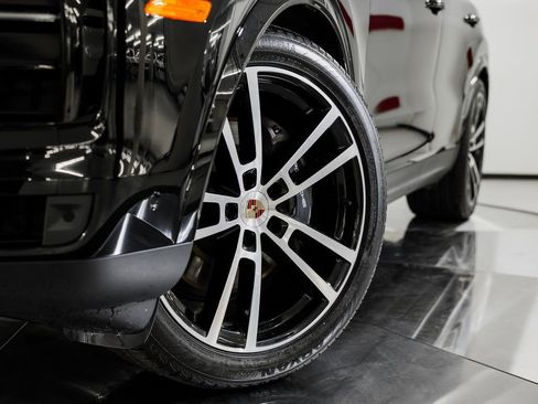 Certified 2026 Porsche Cayenne Coupe image 12