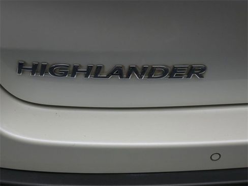 Certified 2019 Toyota Highlander Limited Platinum image 25