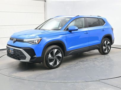 Certified 2025 Volkswagen Taos SE w/ Panoramic Sunroof Package