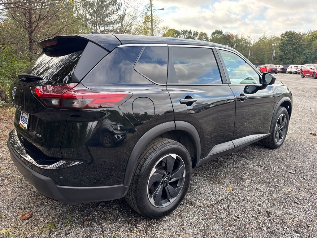 Used 2024 Nissan Rogue SV AWD/4WD image 7