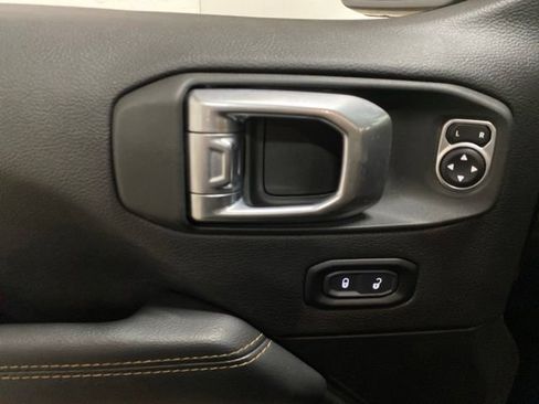Used 2022 Jeep Wrangler Unlimited Sahara AWD/4WD image 33