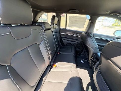 New 2025 Jeep Grand Cherokee Limited w/ Trailer Tow Package image 30