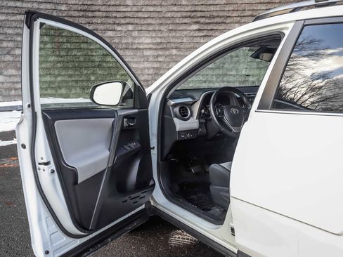 Used 2018 Toyota RAV4 XLE image 23