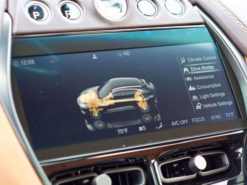 Used 2022 Aston Martin DBX image 28