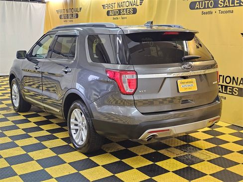 Used 2017 Ford Explorer XLT w/ Equipment Group 202A image 5