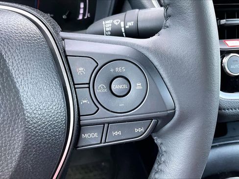 Used 2025 Toyota Corolla SE image 22