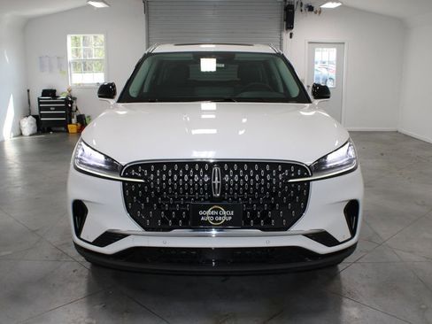 New 2026 Lincoln Aviator AWD image 2