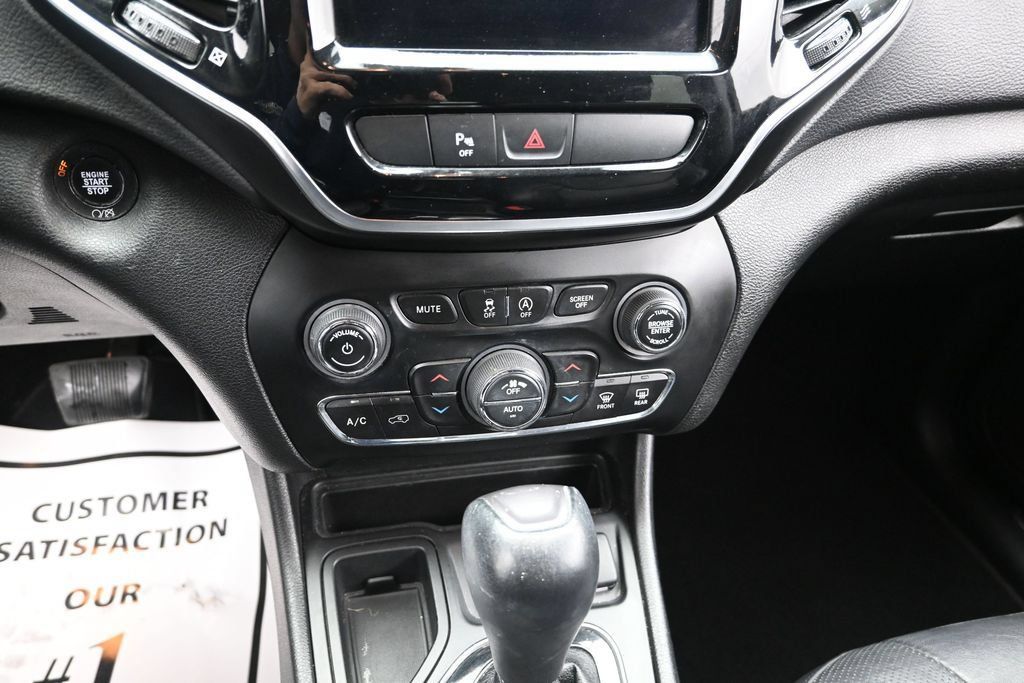 Used 2020 Jeep Cherokee Limited FWD image 15
