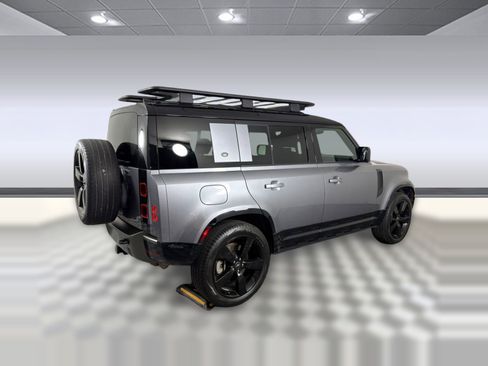 Used 2023 Land Rover Defender 110 X-Dynamic SE image 9