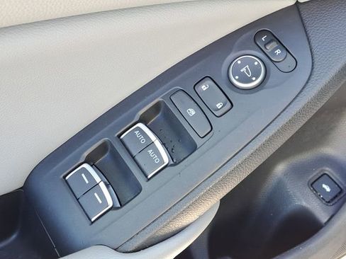 Certified 2018 Honda Accord LX image 17